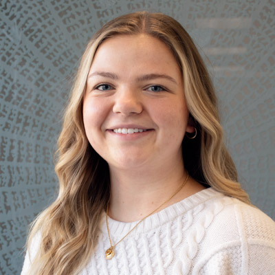 Headshot of Lily Peters.