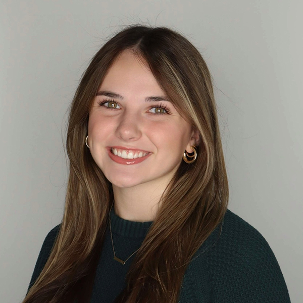 Anya Kaehny Headshot Photo.